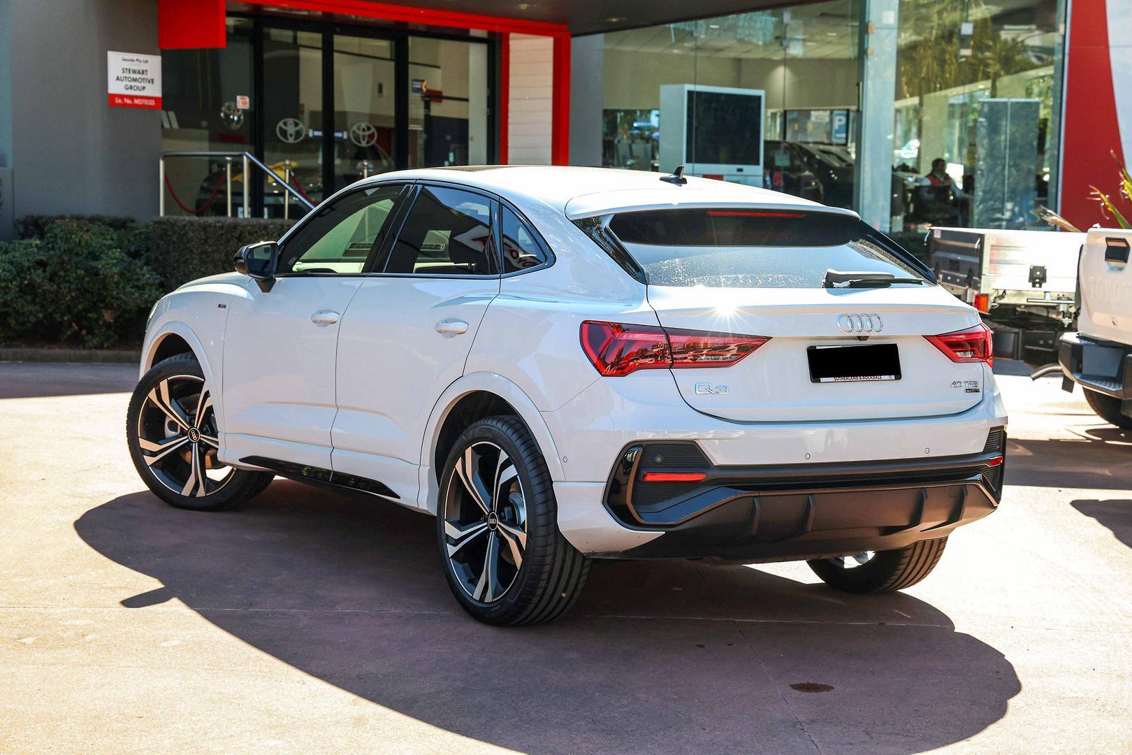 2023 Audi Q3 40 TFSI S line in White