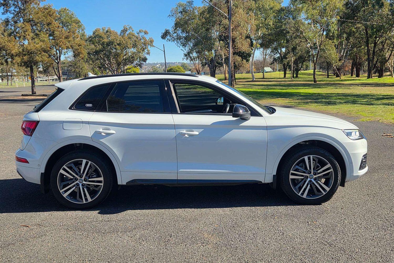 2019 Audi Q5 40 TDI sport in Glacier White