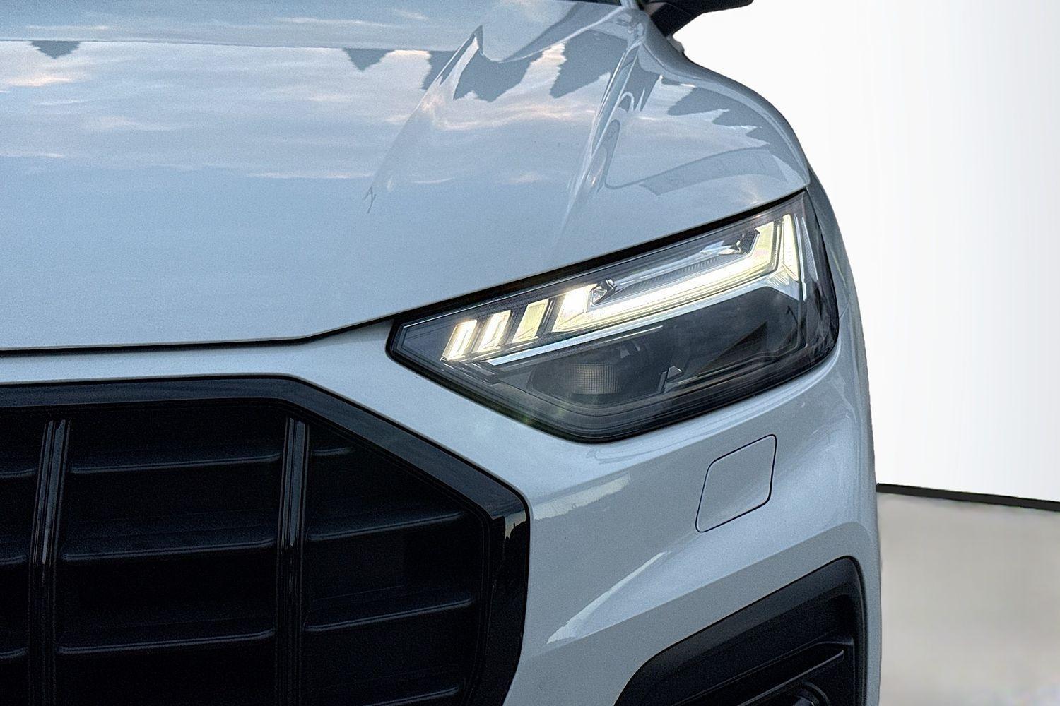 2024 Audi Q5 45 TFSI Sport in White