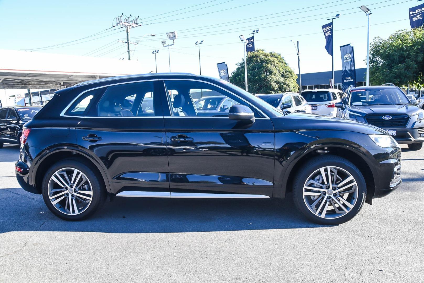 2019 Audi Q5 45 TFSI sport in Black