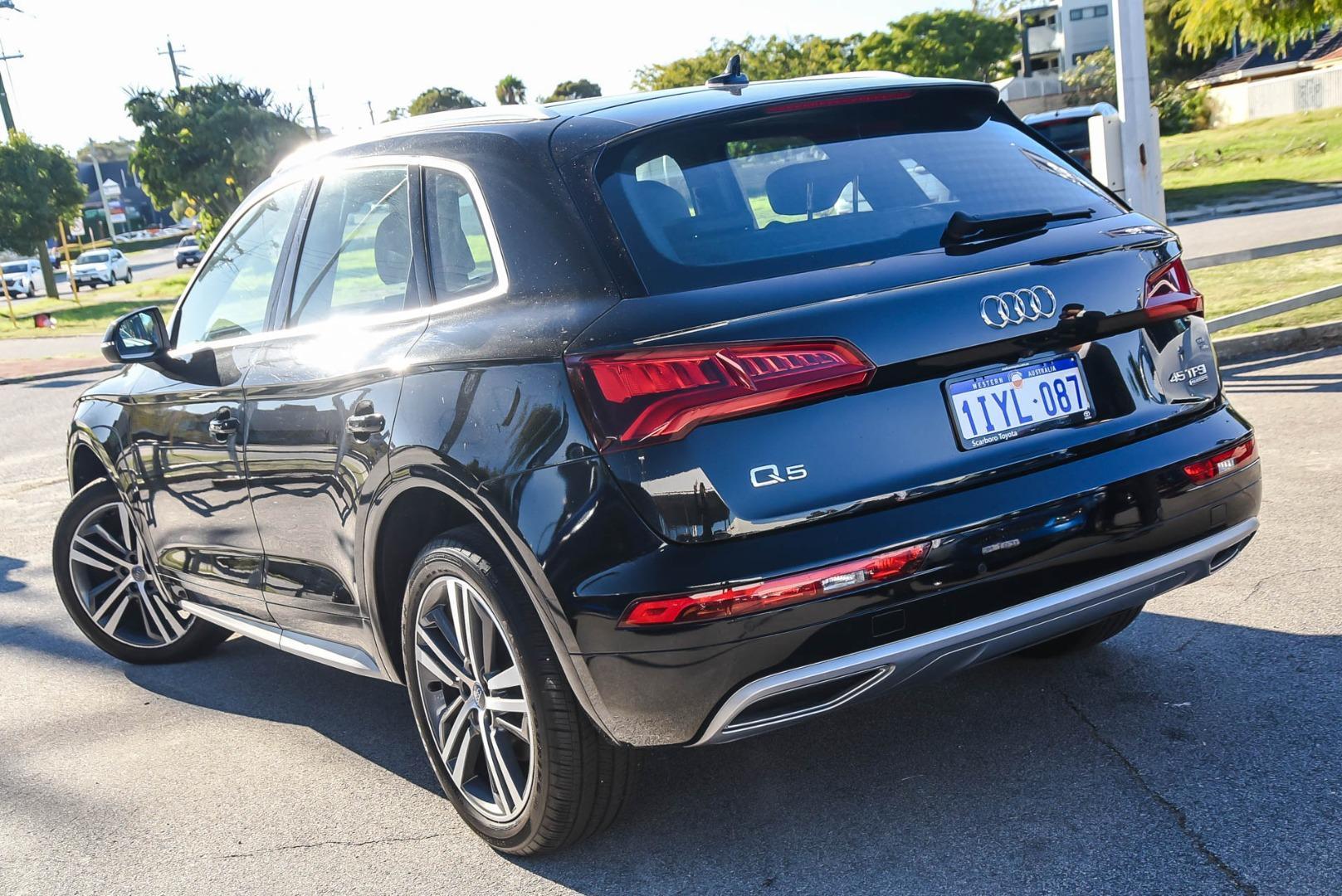 2019 Audi Q5 45 TFSI sport in Black
