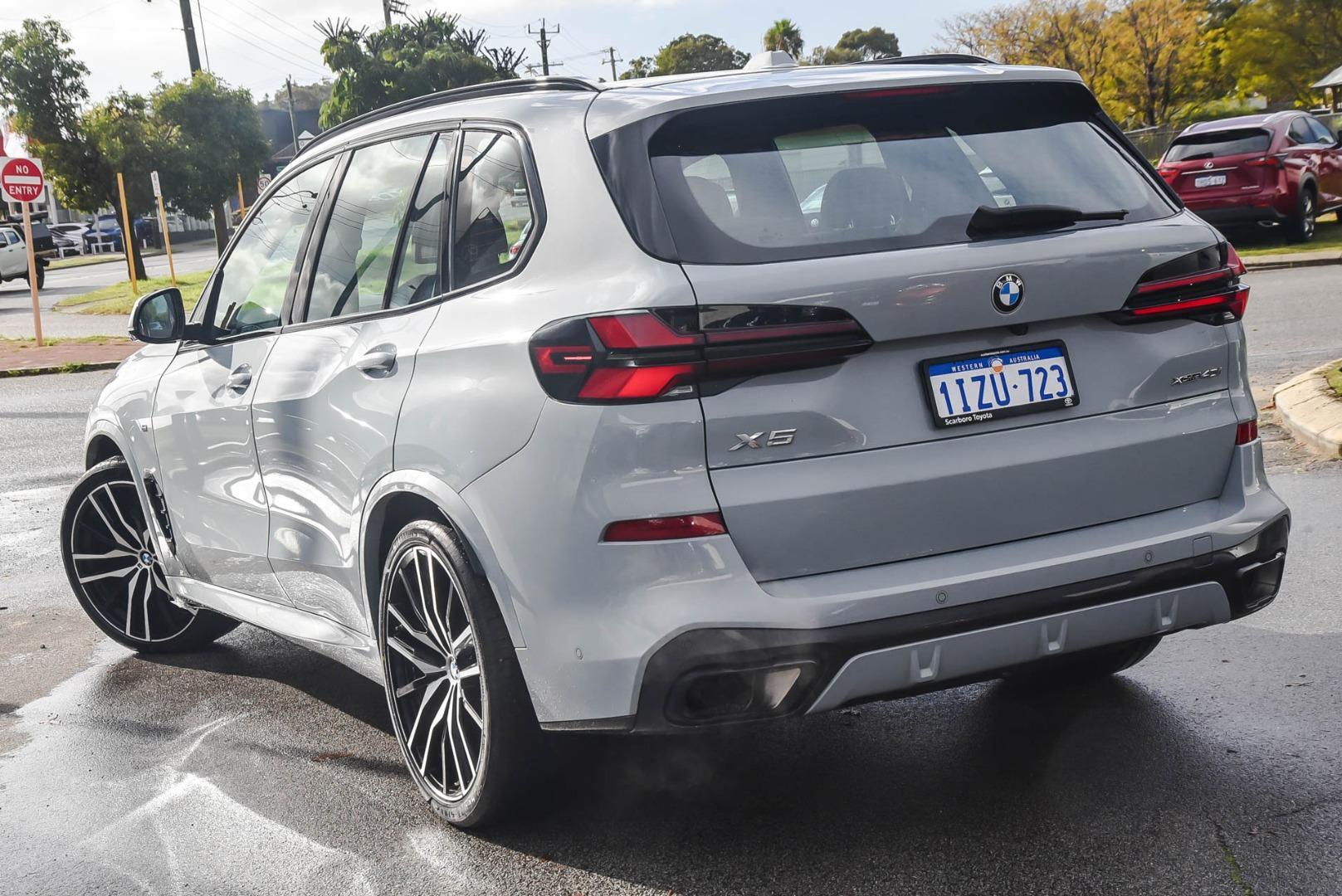 2023 BMW X5 xDrive40i M Sport in Grey
