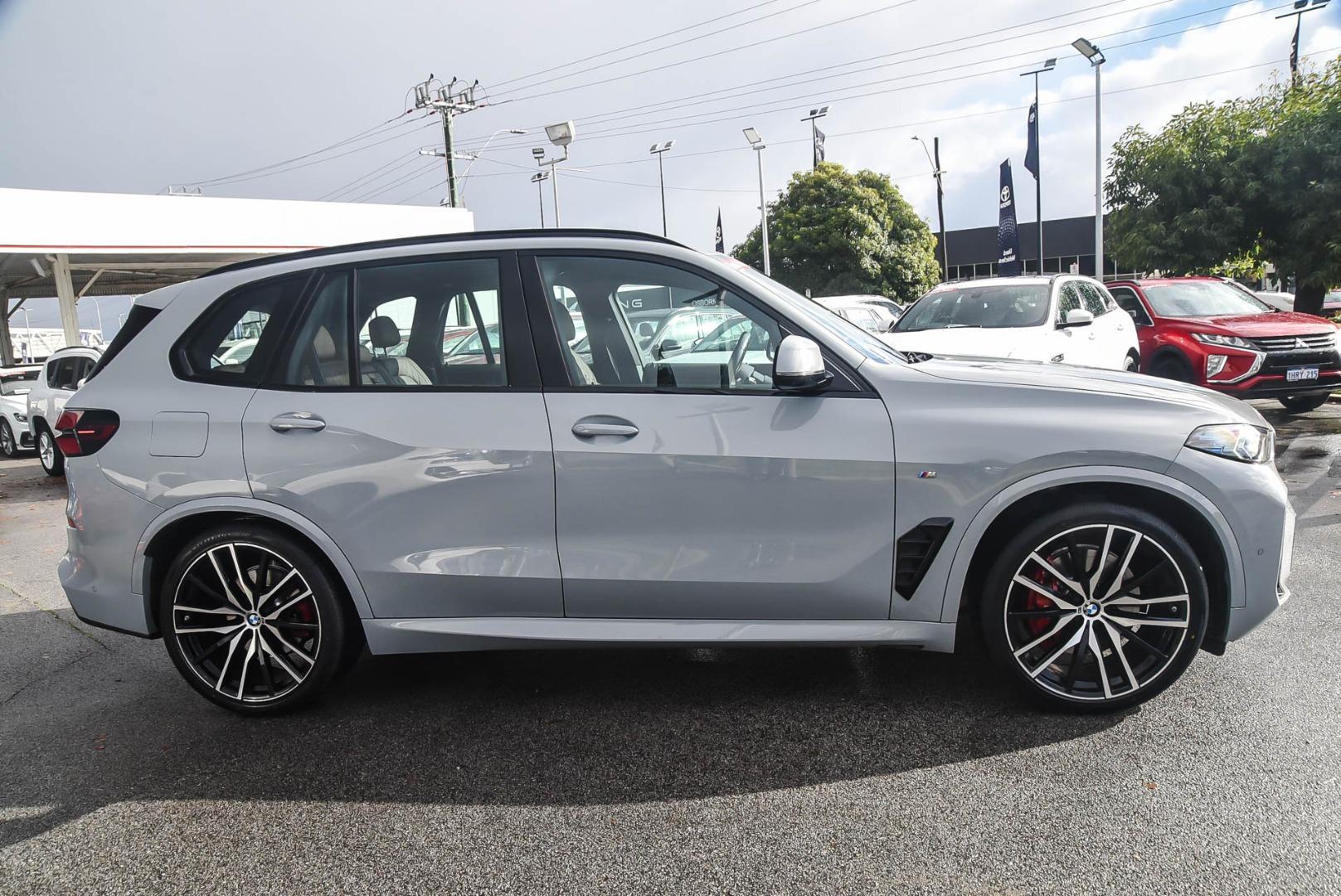 2023 BMW X5 xDrive40i M Sport in Grey