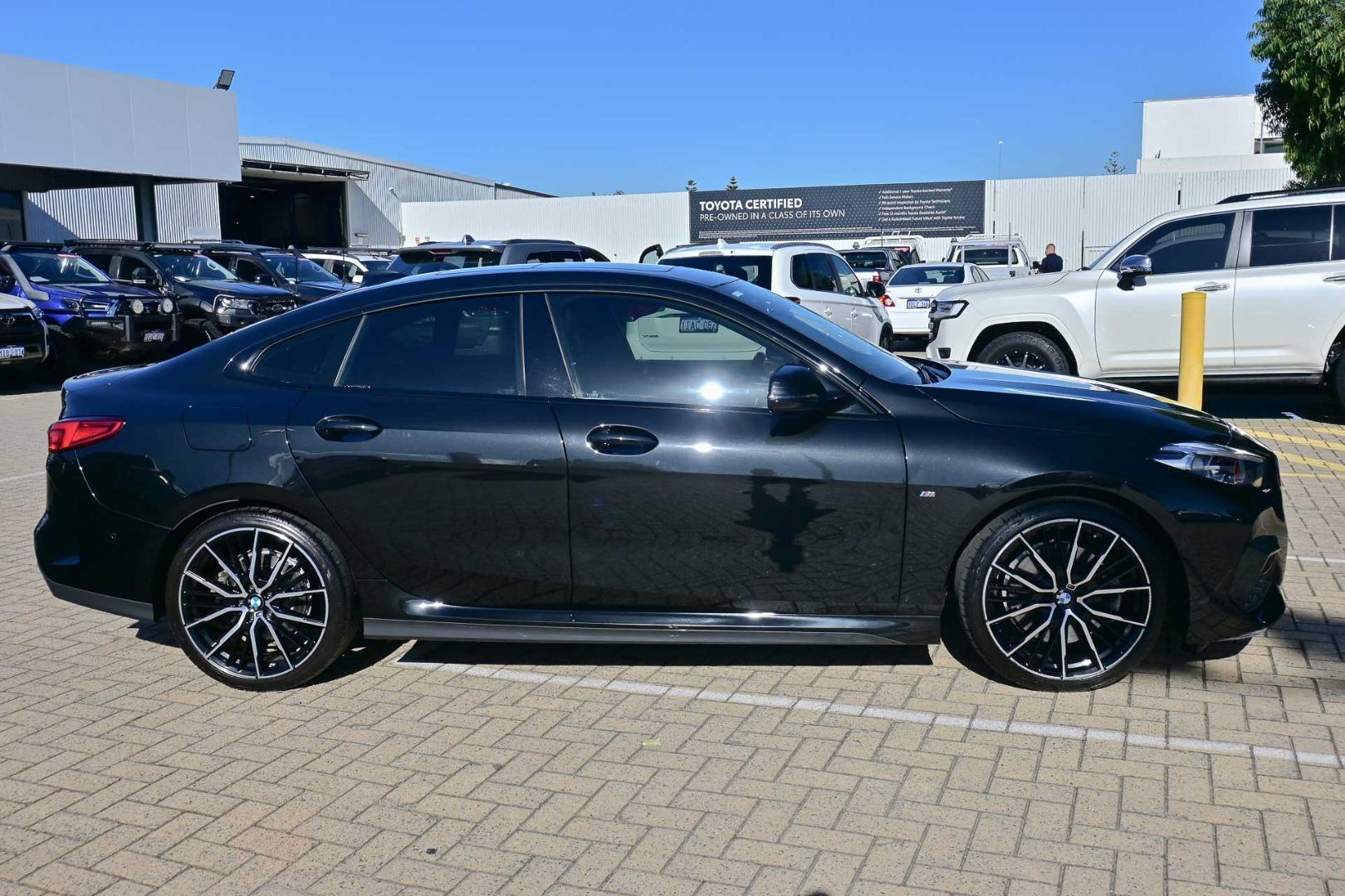 2022 BMW 2 Series 220i M Sport in Black