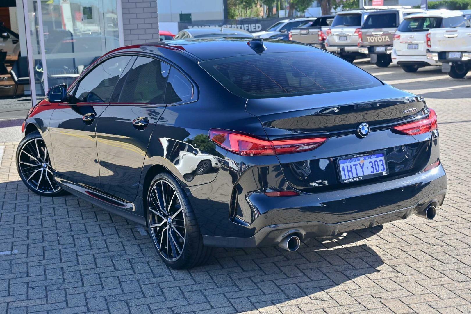 2022 BMW 2 Series 220i M Sport in Black