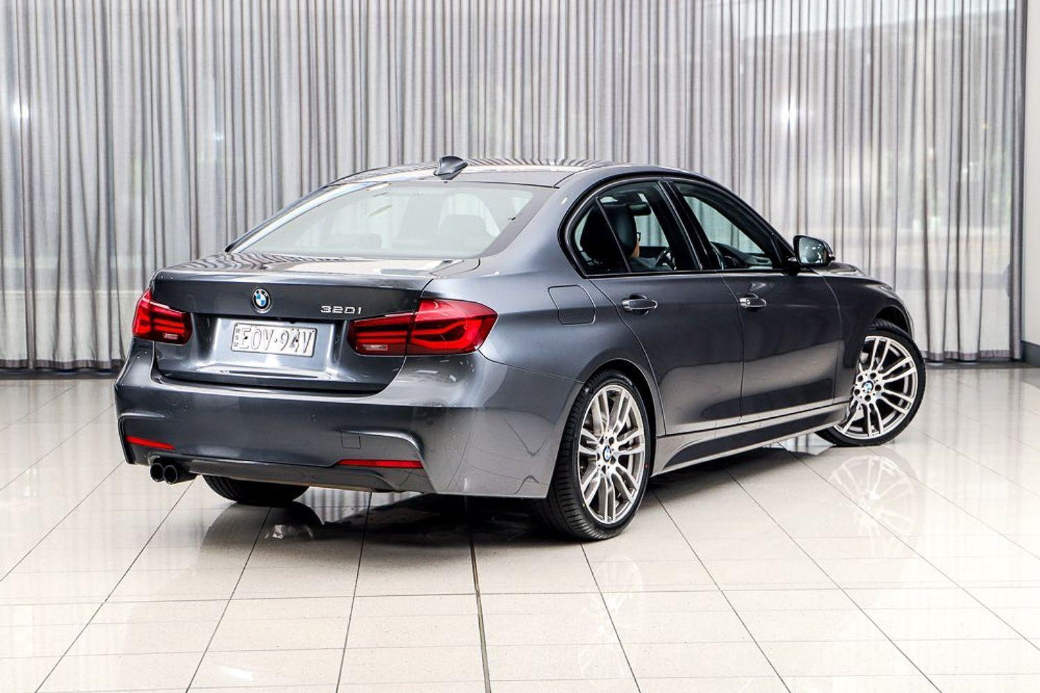 2015 BMW 3 Series 320i Sport Line in Grey