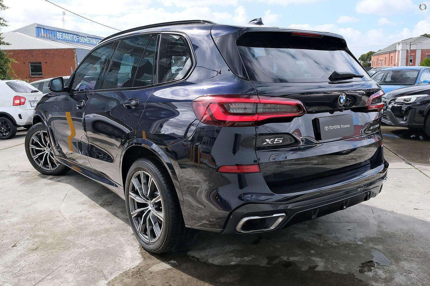 2022 BMW X5 xDrive30d M Sport in Black