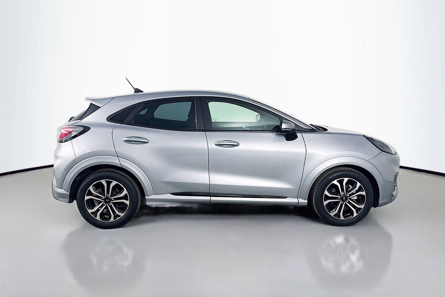 2020 Ford Puma ST-Line in Silver