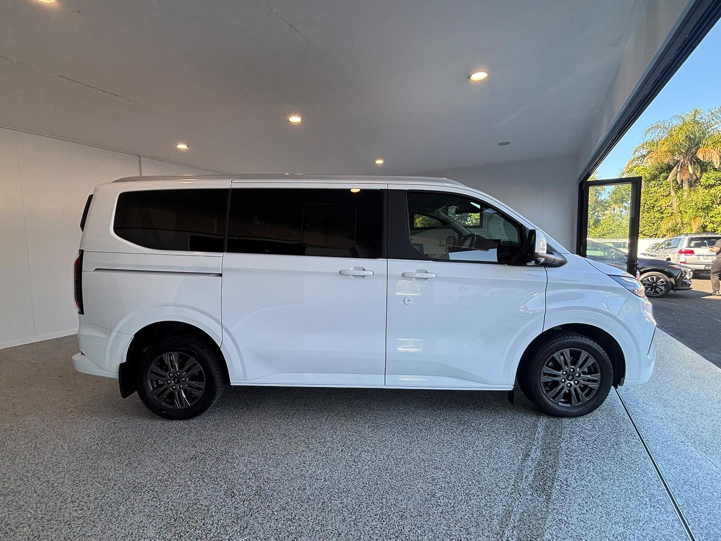 2025 Ford Tourneo Titanium X in White