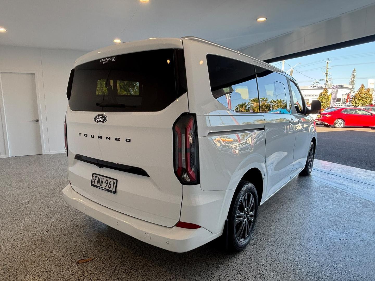 2025 Ford Tourneo Titanium X in White