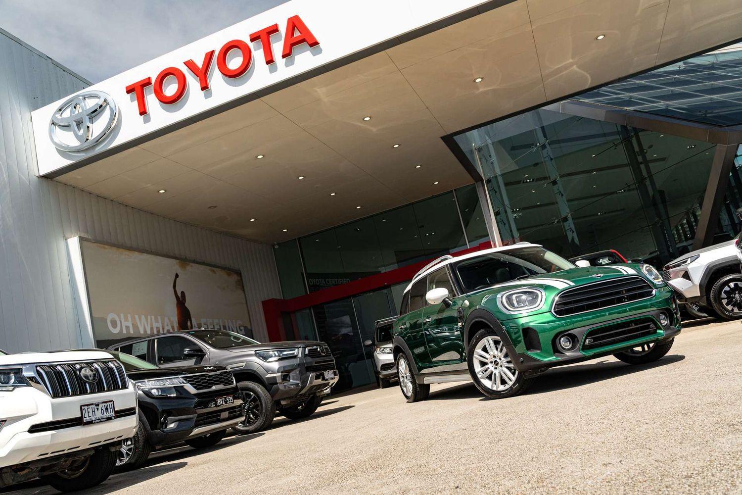2023 MINI Countryman Cooper Classic in Green