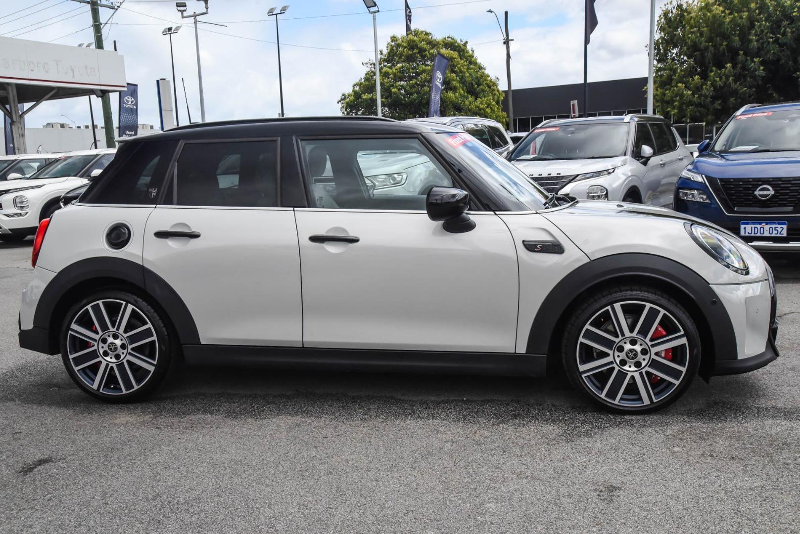 2022 MINI Hatch Cooper S Classic in White