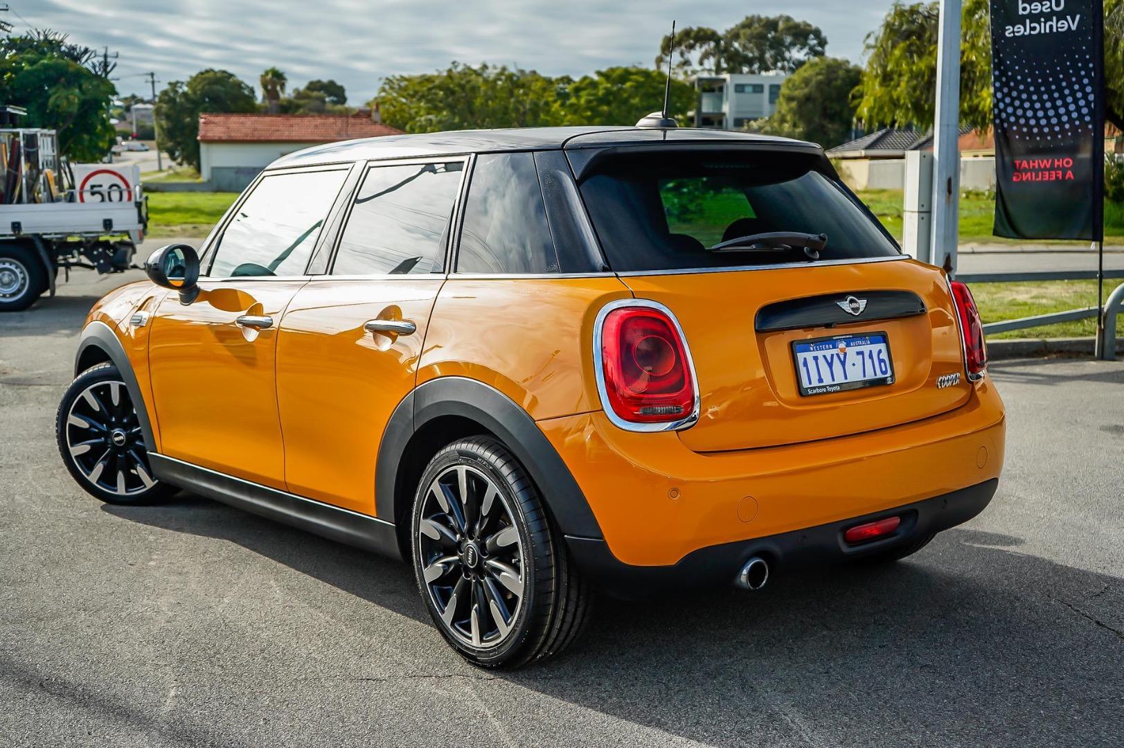 2016 MINI Hatch Cooper in Orange