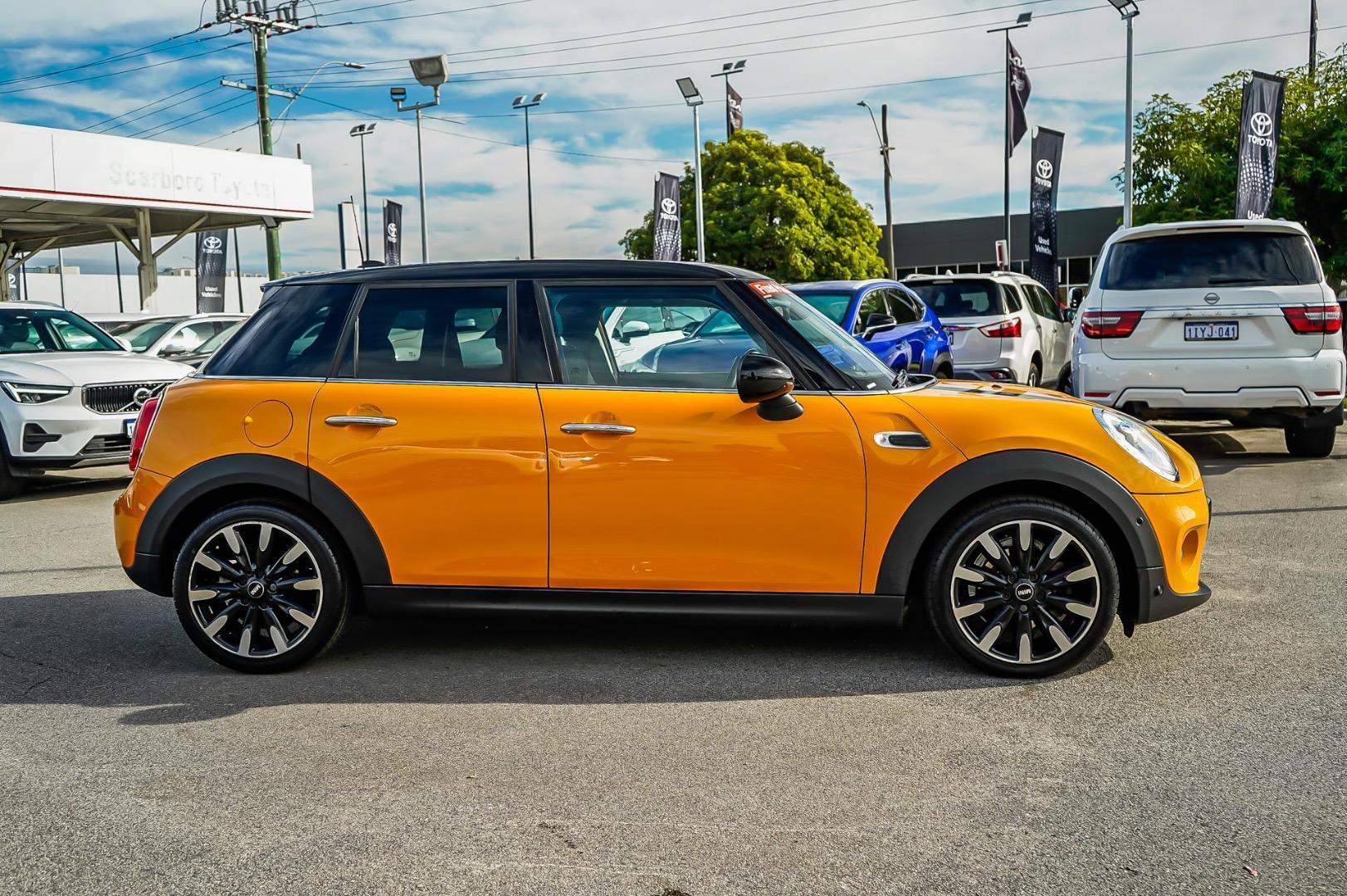 2016 MINI Hatch Cooper in Orange