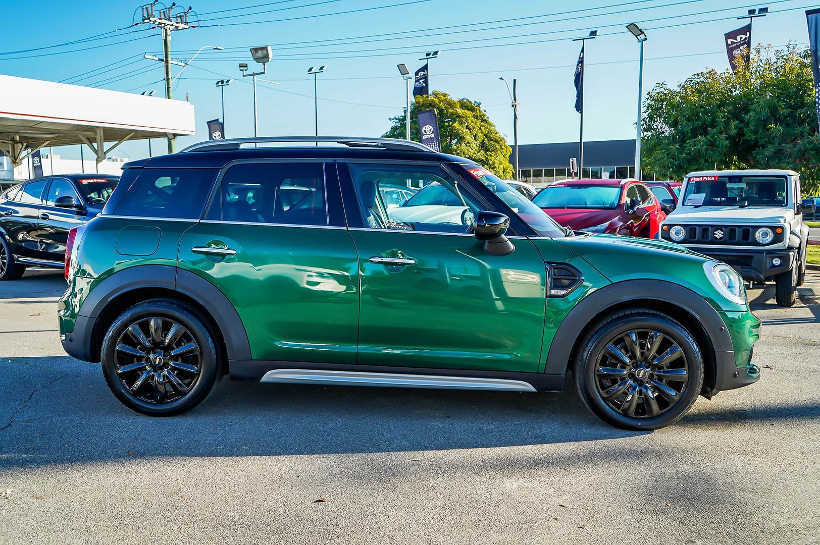 2020 MINI Countryman Cooper in Green