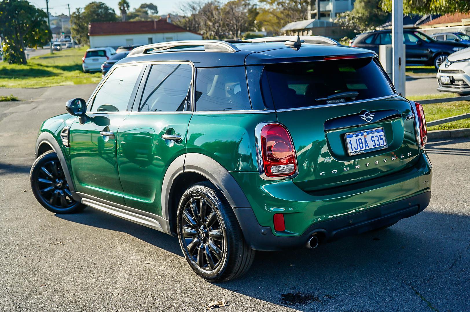 2020 MINI Countryman Cooper in Green