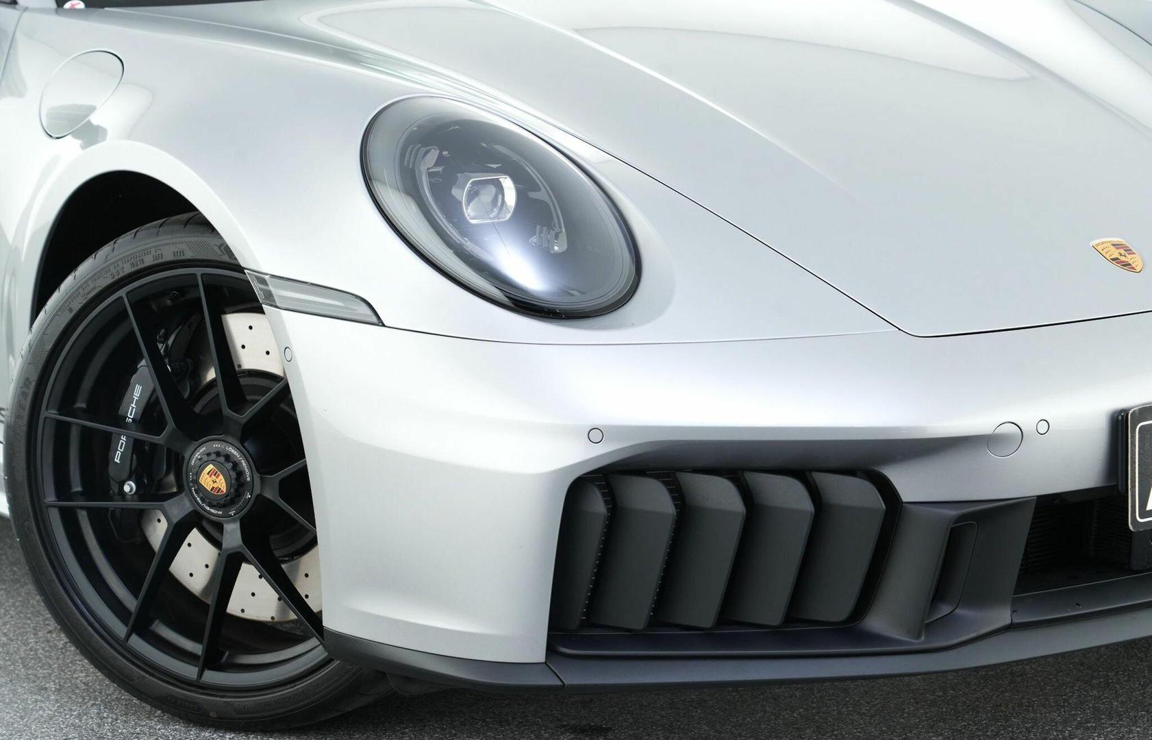 2025 Porsche 911 Targa 4 GTS in Silver