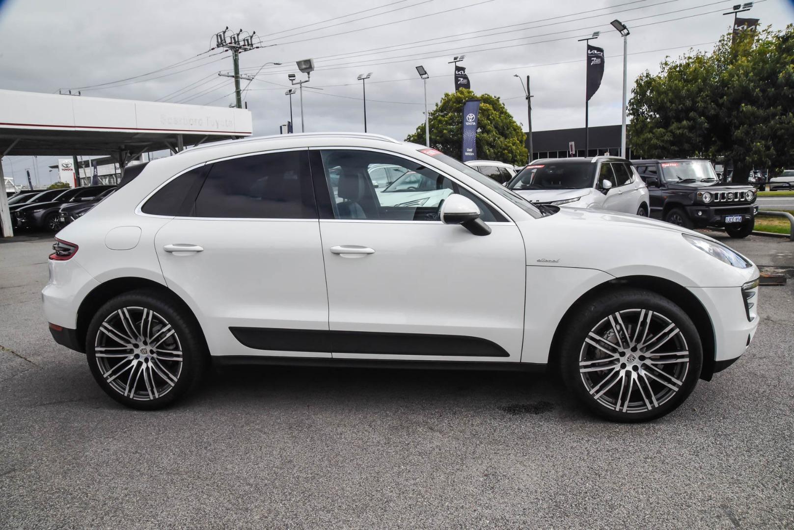2015 Porsche Macan S Diesel in White