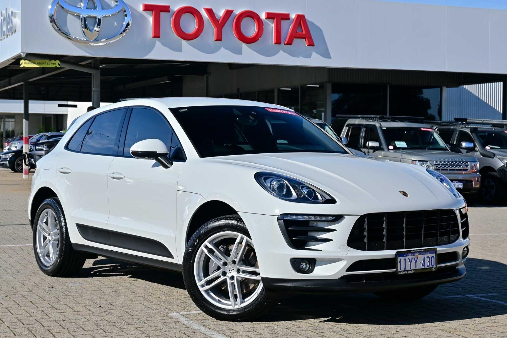 2018 Porsche Macan Base in White