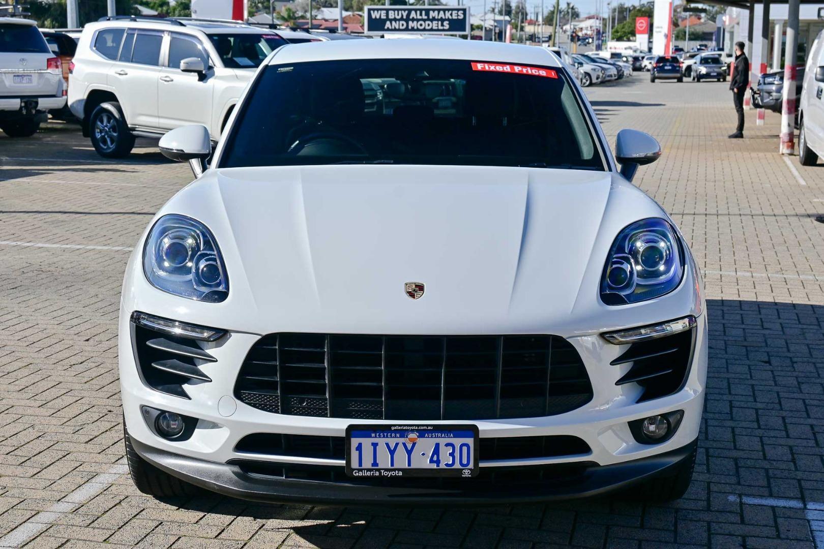 2018 Porsche Macan Base in White