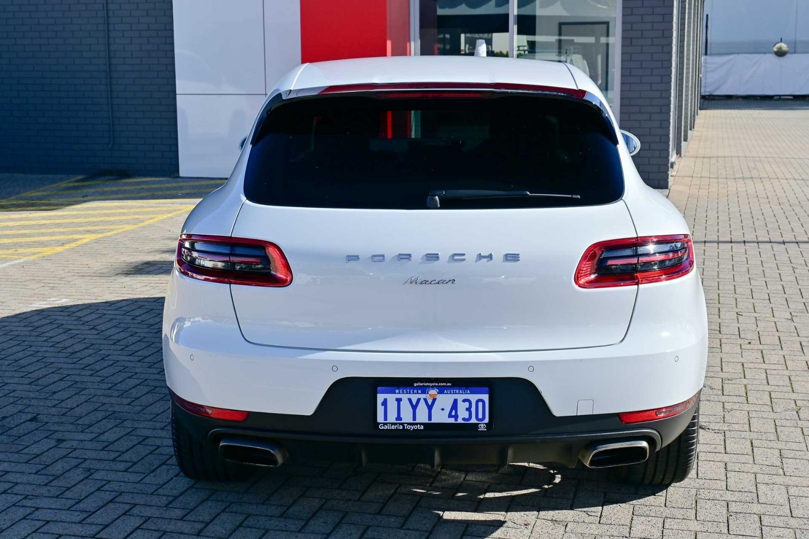 2018 Porsche Macan Base in White