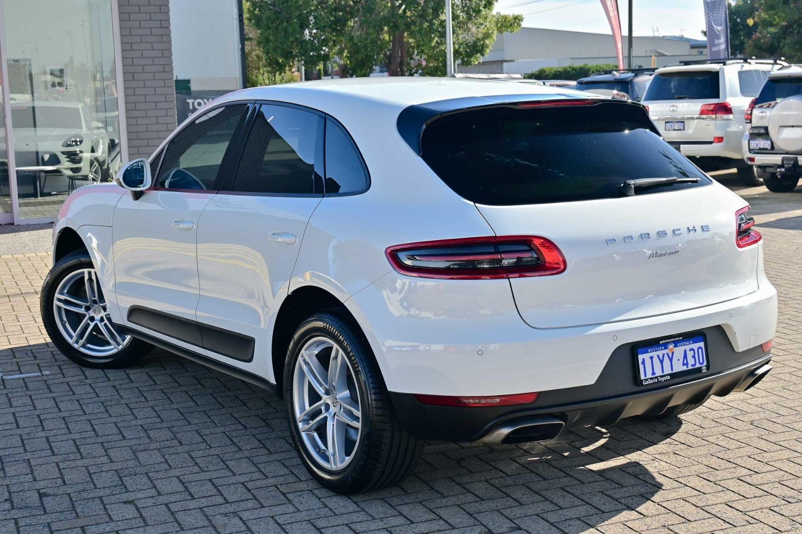 2018 Porsche Macan Base in White