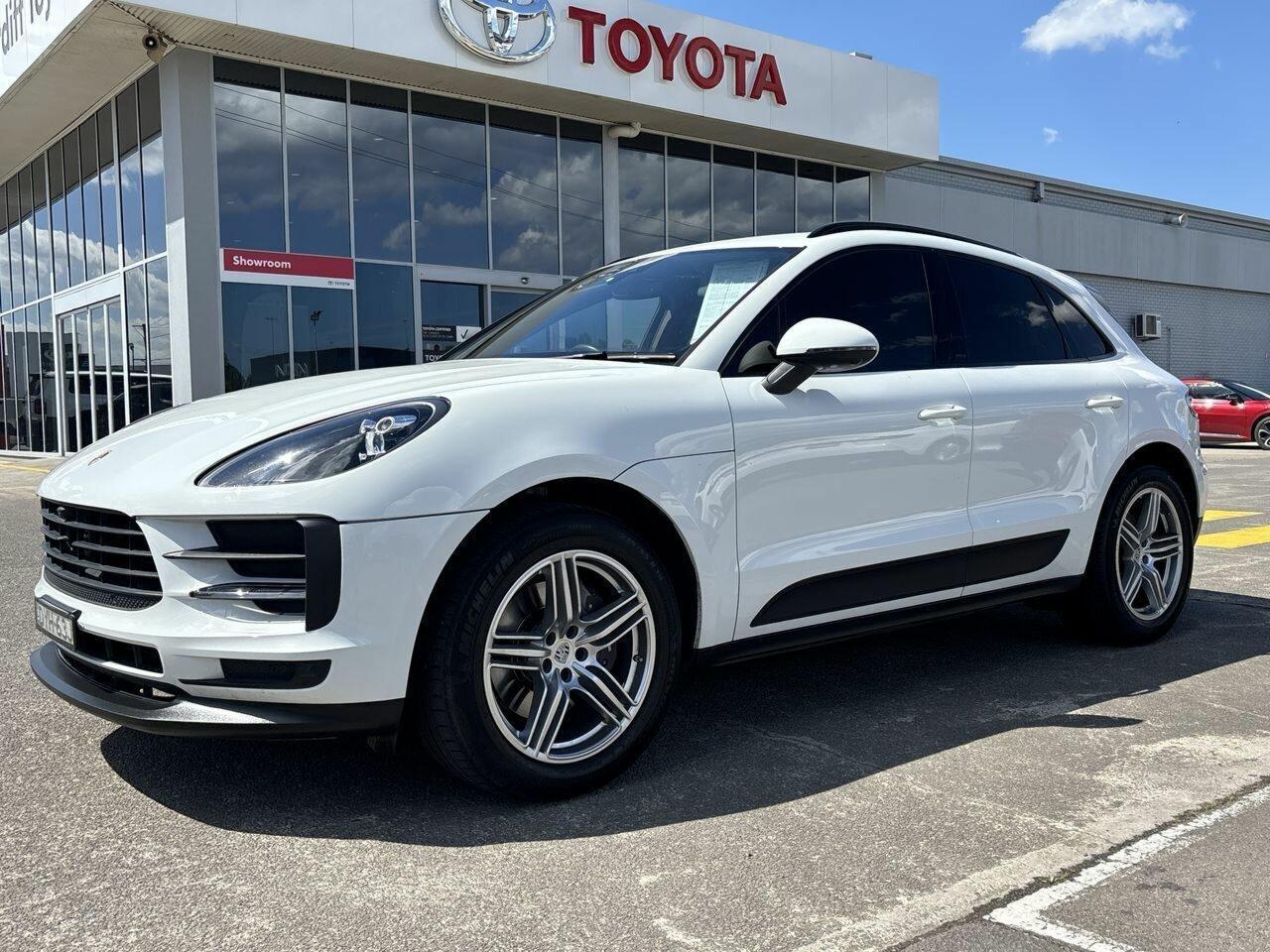 2018 Porsche Macan Base in White