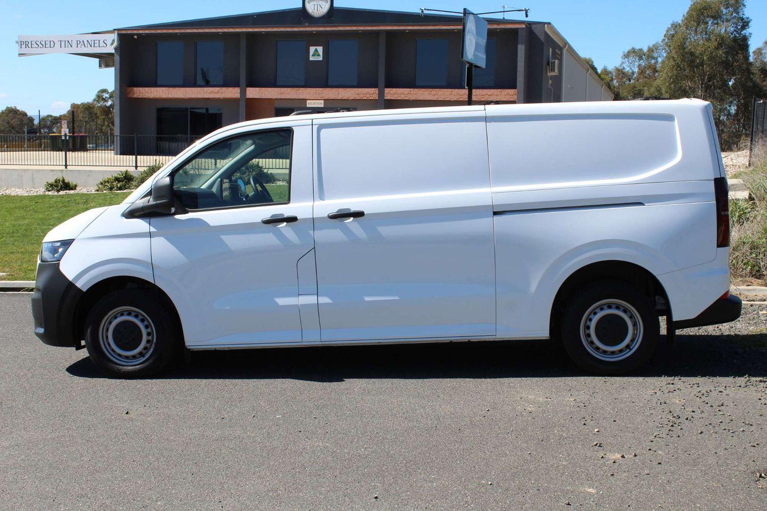 2025 Volkswagen Transporter TDI390 in Clear White (2e2e)