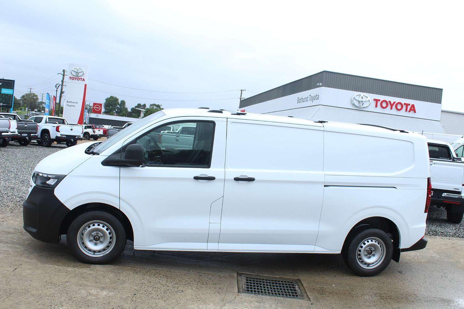 2025 Volkswagen Transporter TDI390 in Clear White (2e2e)
