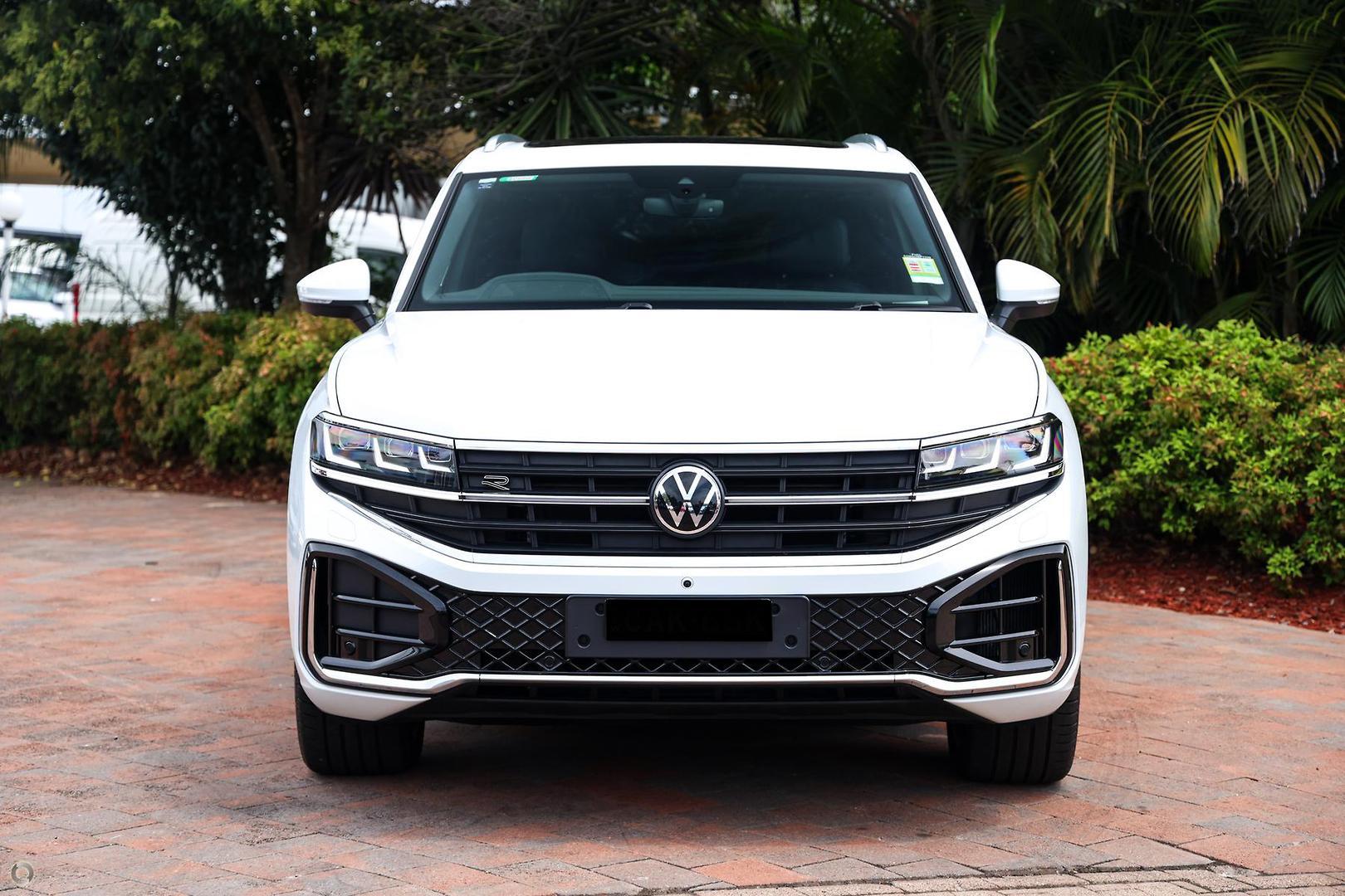 2024 Volkswagen Touareg 210TDI R-Line in Pure White (0q0q)