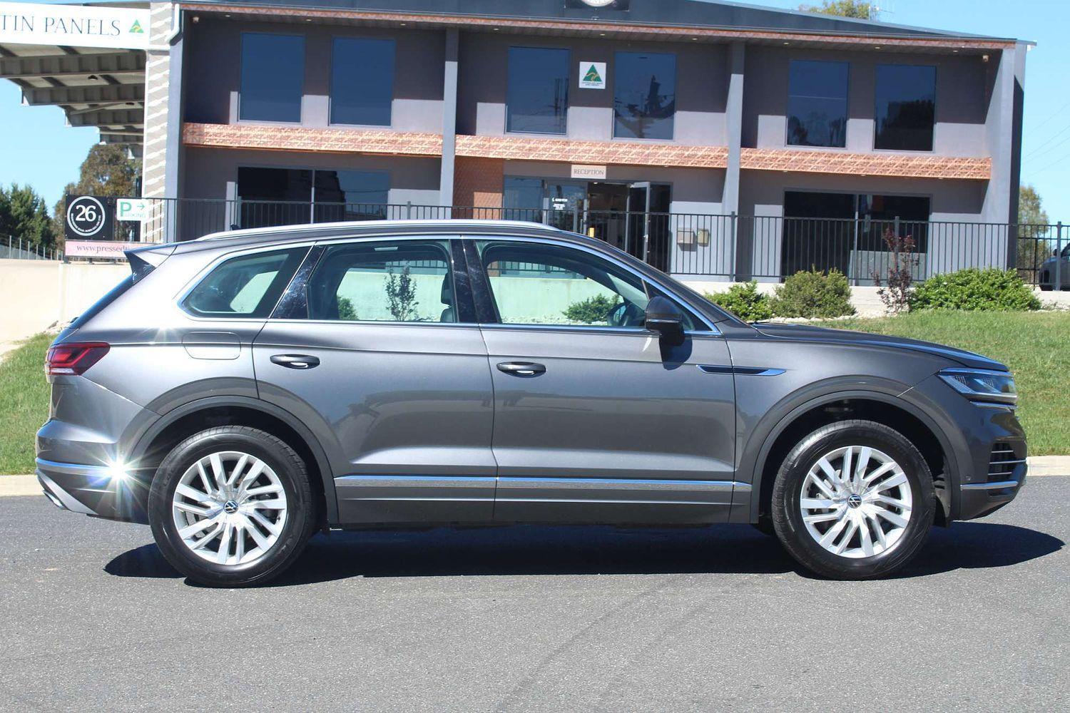 2022 Volkswagen Touareg 170TDI in Silicon Grey (3m3m)