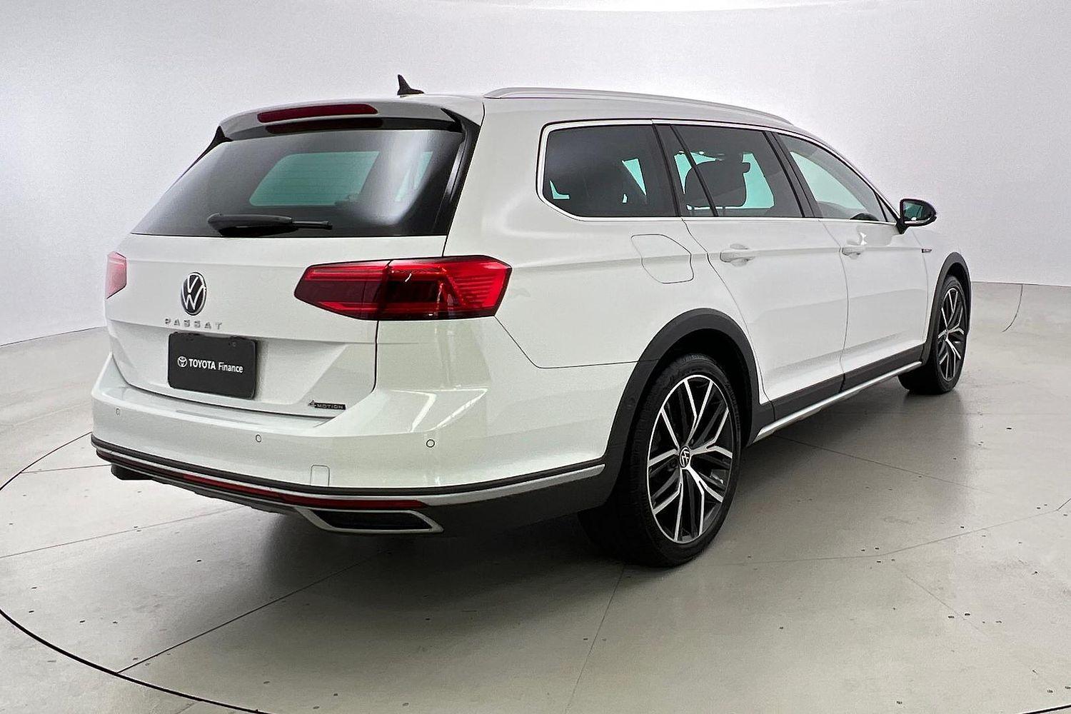 2021 Volkswagen Passat Alltrack 162TSI Premium in White