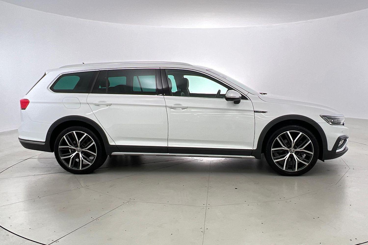 2021 Volkswagen Passat Alltrack 162TSI Premium in White
