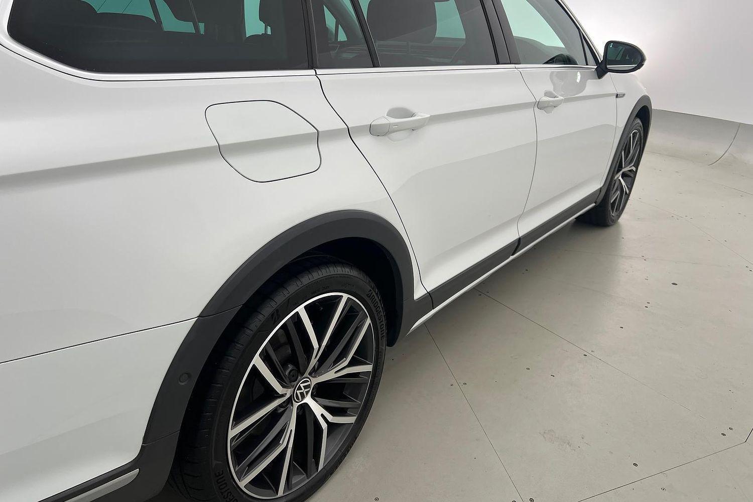 2021 Volkswagen Passat Alltrack 162TSI Premium in White