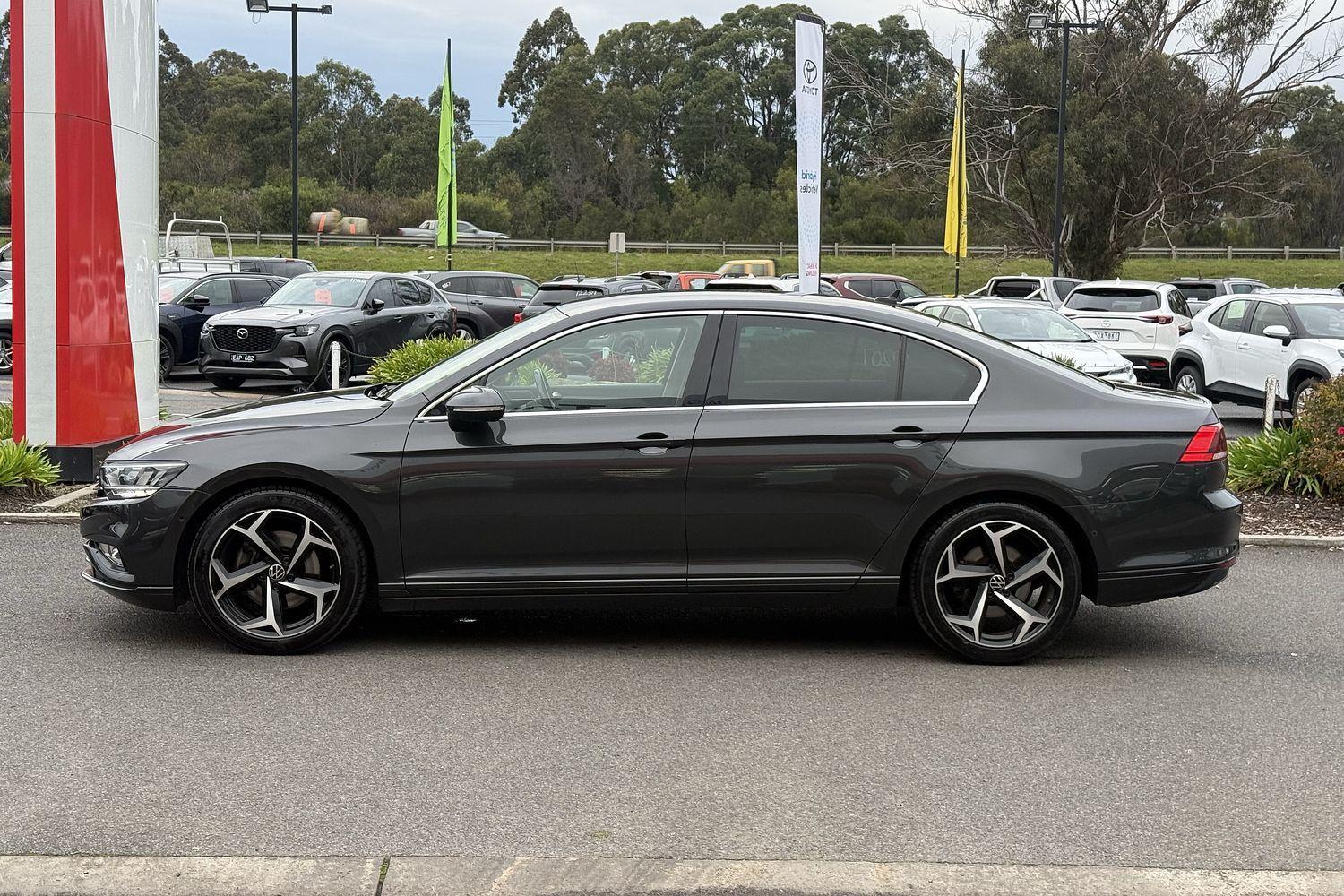 2021 Volkswagen Passat 140TSI Business in Grey