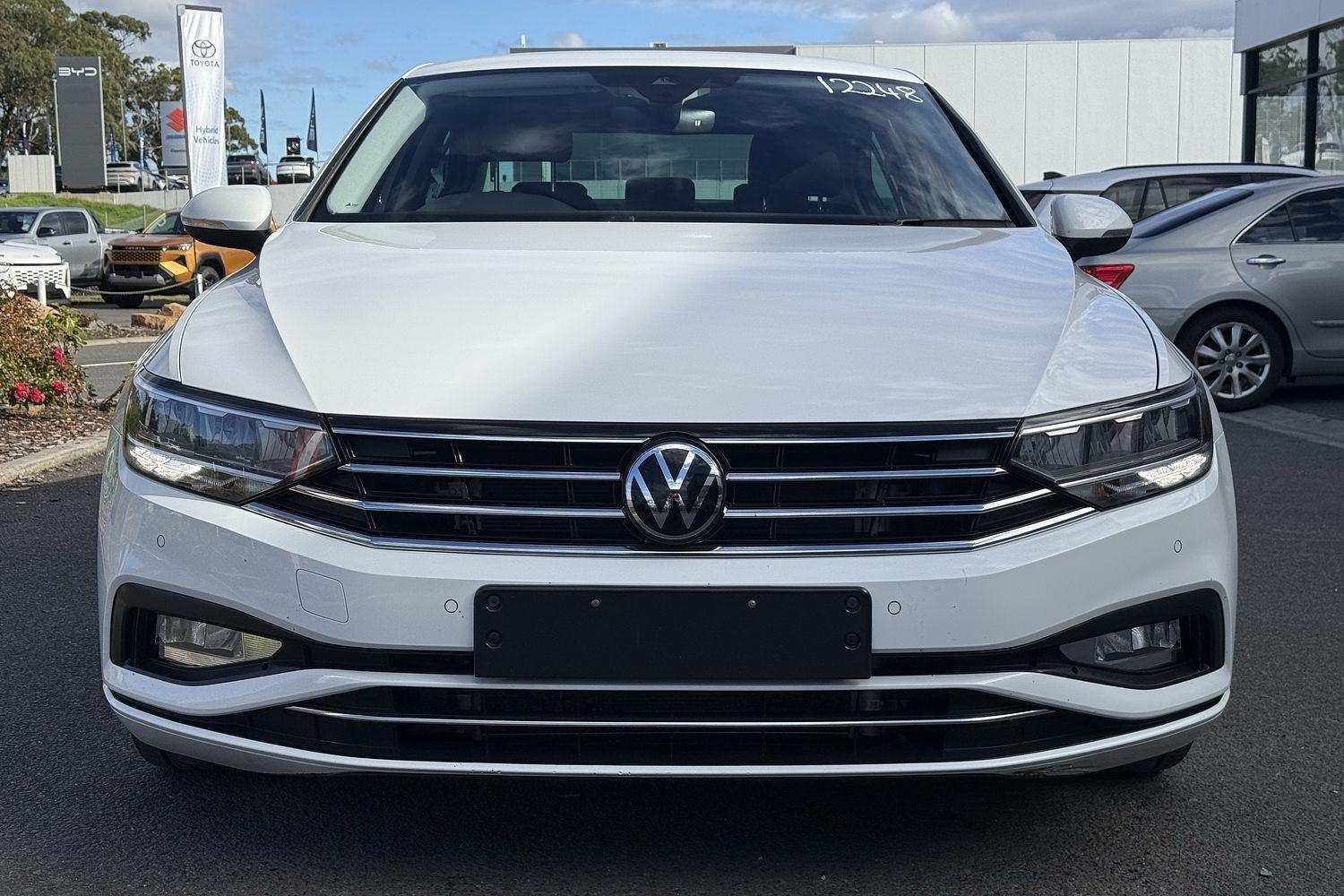 2022 Volkswagen Passat 140TSI Business in White