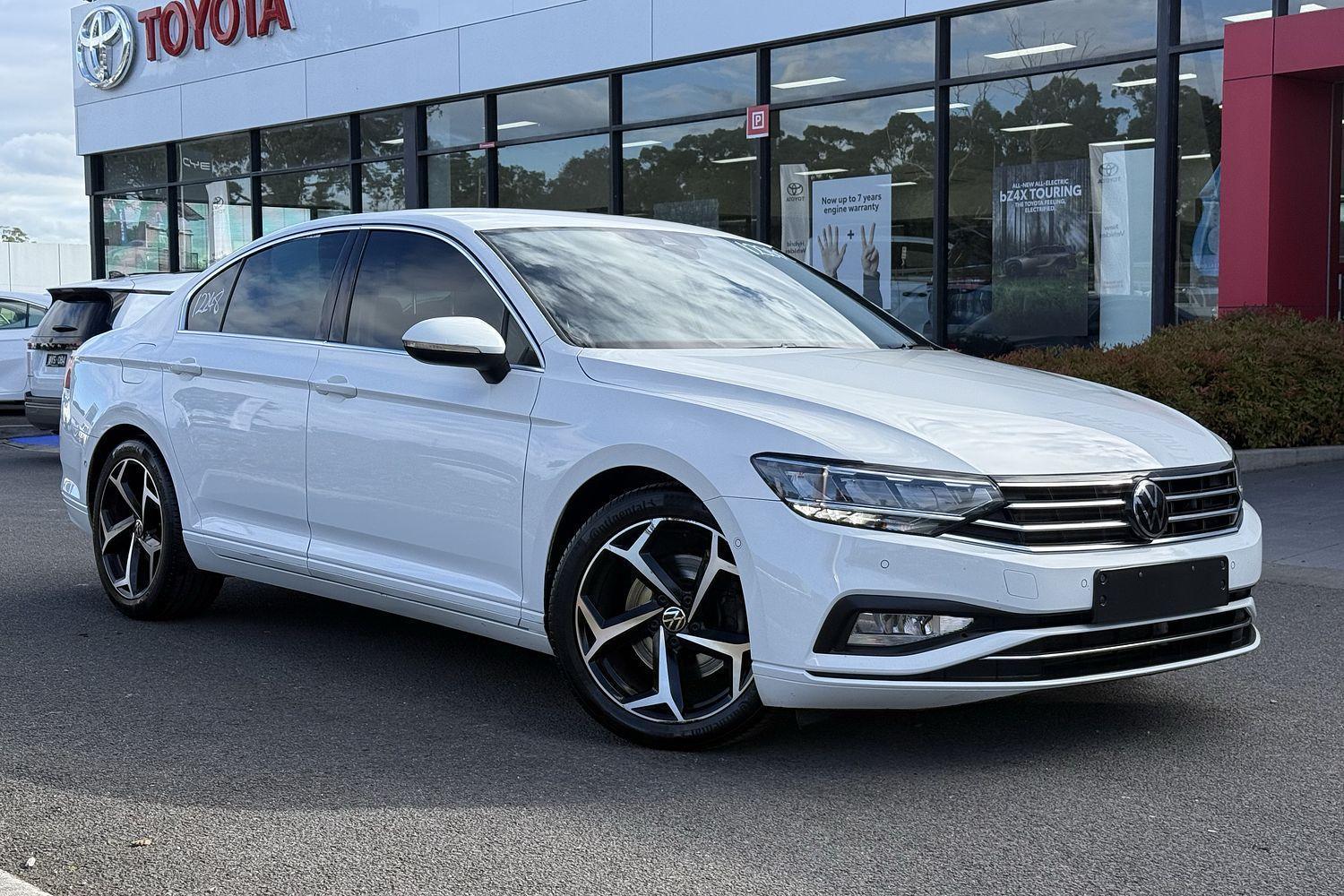 2022 Volkswagen Passat 140TSI Business in White
