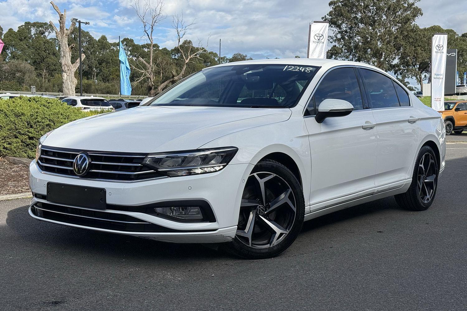 2022 Volkswagen Passat 140TSI Business in White