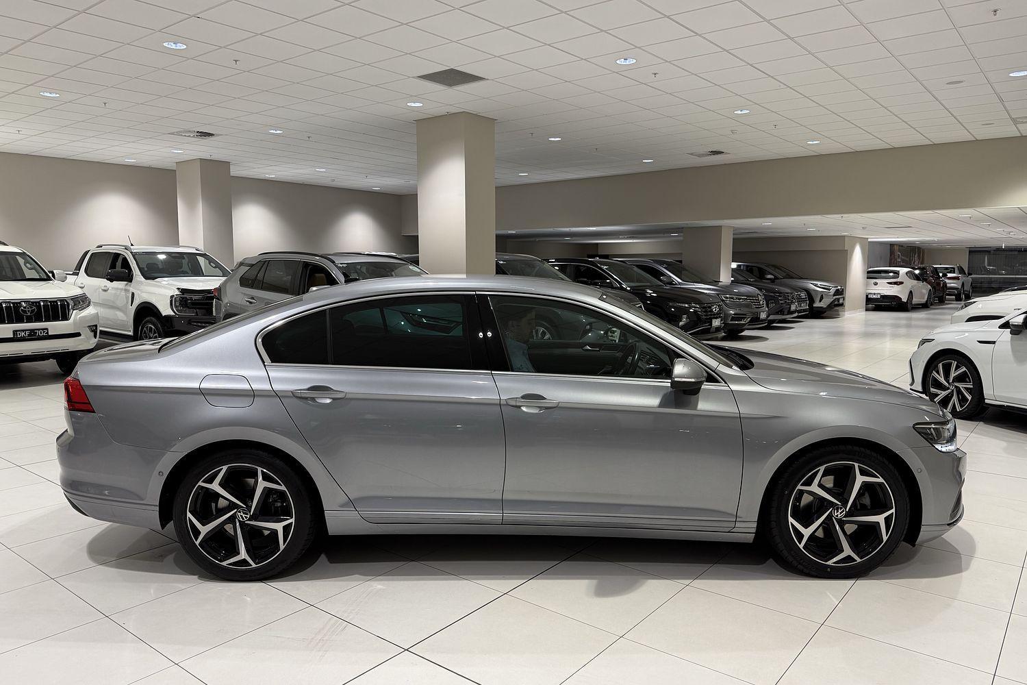 2022 Volkswagen Passat 140TSI Business in Silver