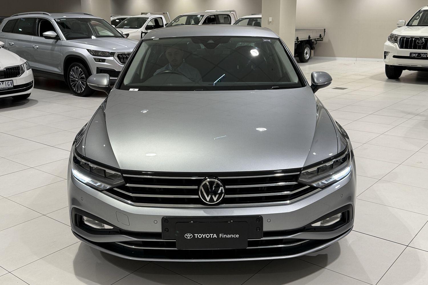 2022 Volkswagen Passat 140TSI Business in Silver