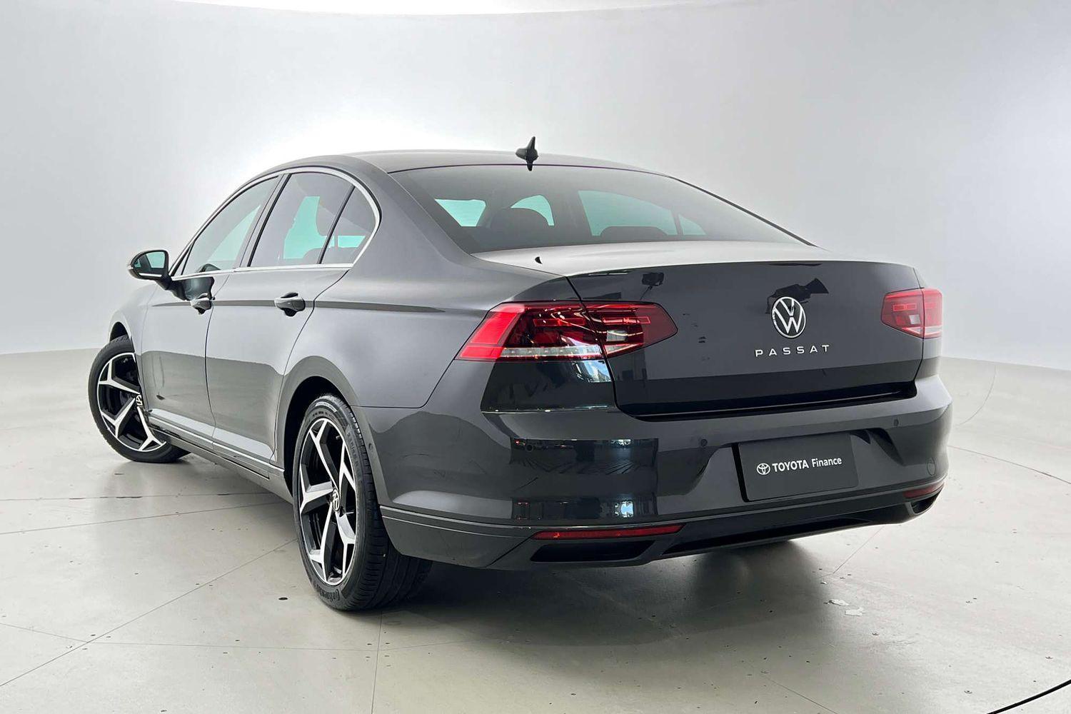 2022 Volkswagen Passat 140TSI Business in Grey