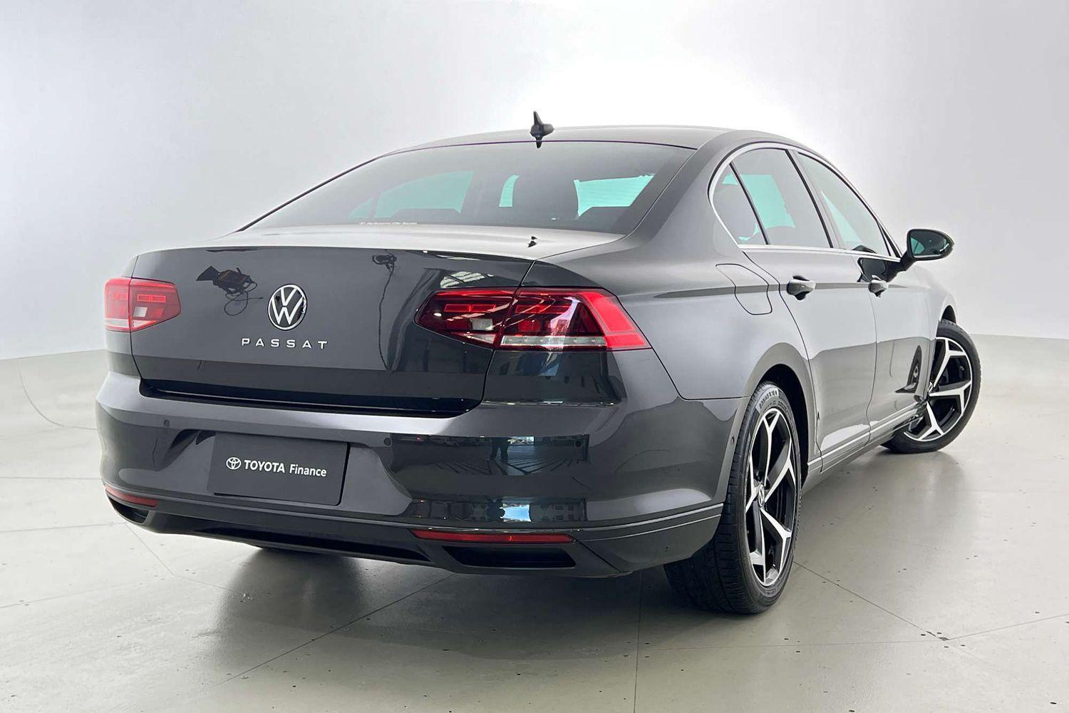 2022 Volkswagen Passat 140TSI Business in Grey