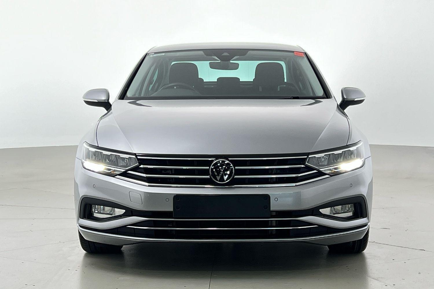 2022 Volkswagen Passat 140TSI Business in Silver