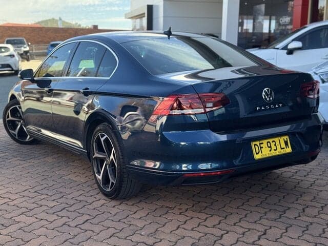 2022 Volkswagen Passat 140TSI Business in Blue