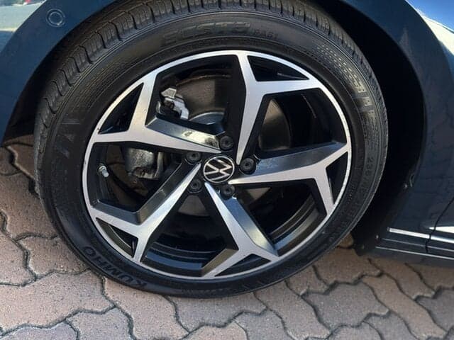 2022 Volkswagen Passat 140TSI Business in Blue