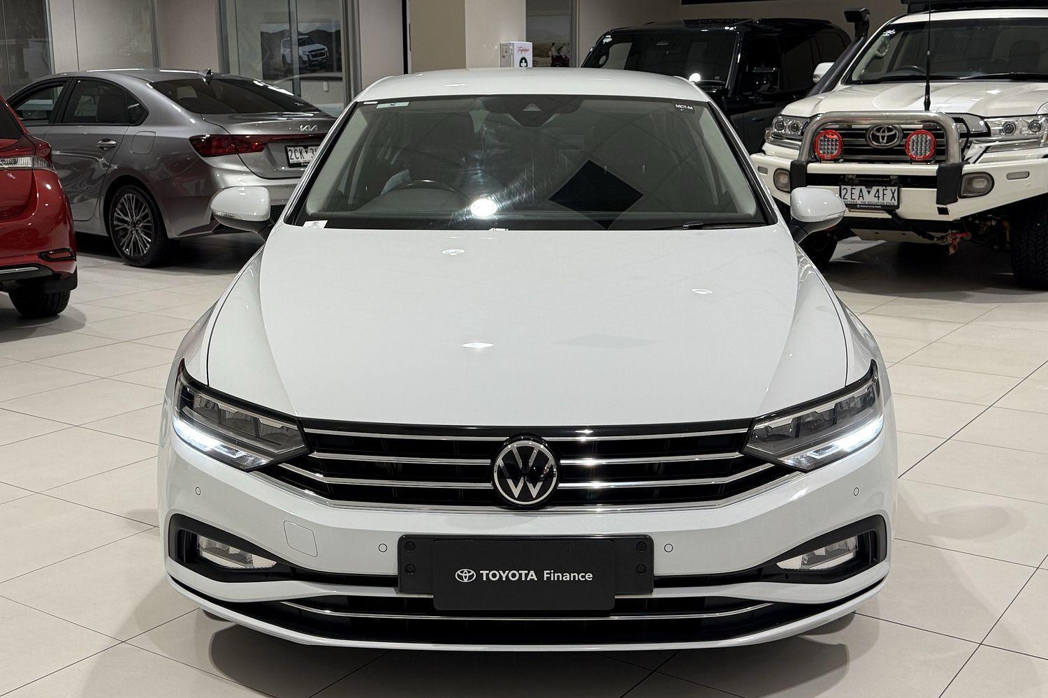 2022 Volkswagen Passat 140TSI Business in White