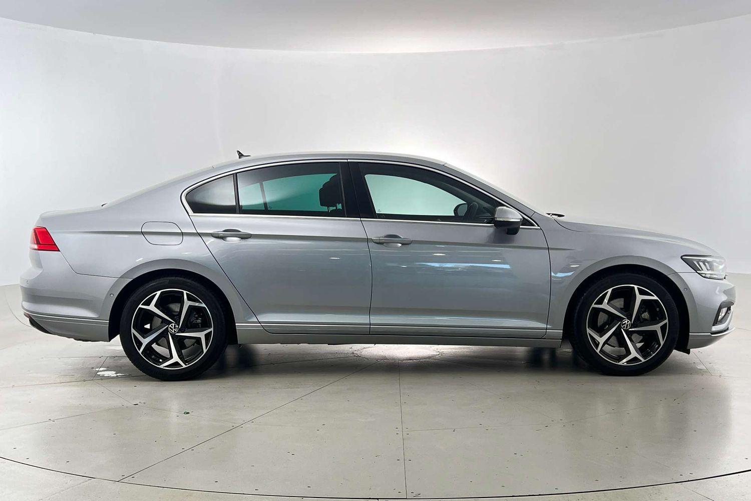 2022 Volkswagen Passat 140TSI Business in Silver