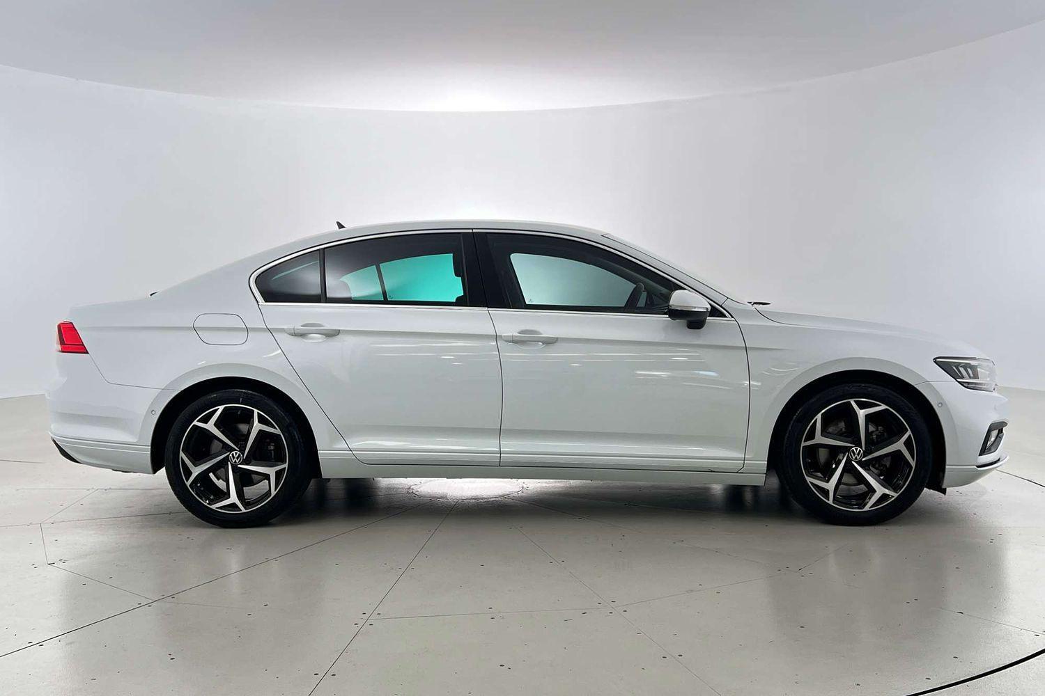 2022 Volkswagen Passat 140TSI Business in White