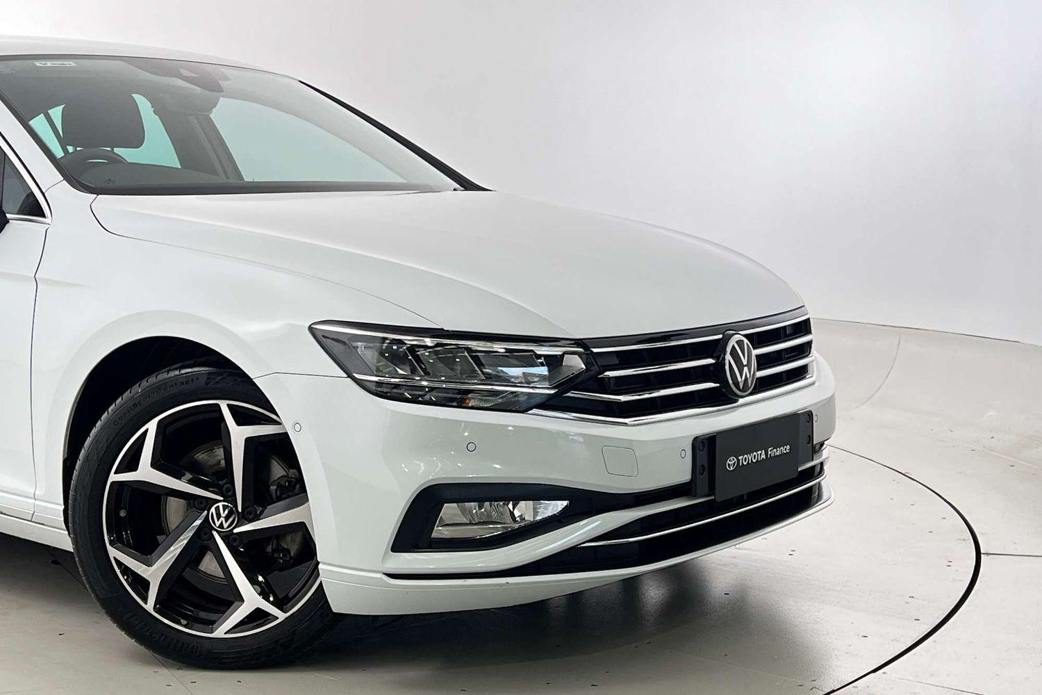 2022 Volkswagen Passat 140TSI Business in White
