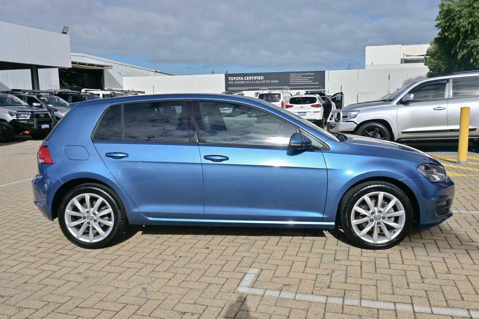 2016 Volkswagen Golf 110TSI Highline in Blue